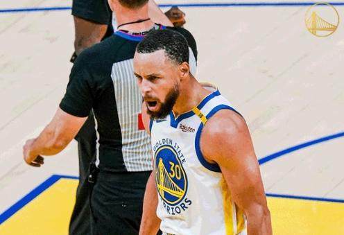 1745755592870024060.png 库里暴走撕碎火箭 勇士今夜人人都是罗宾!