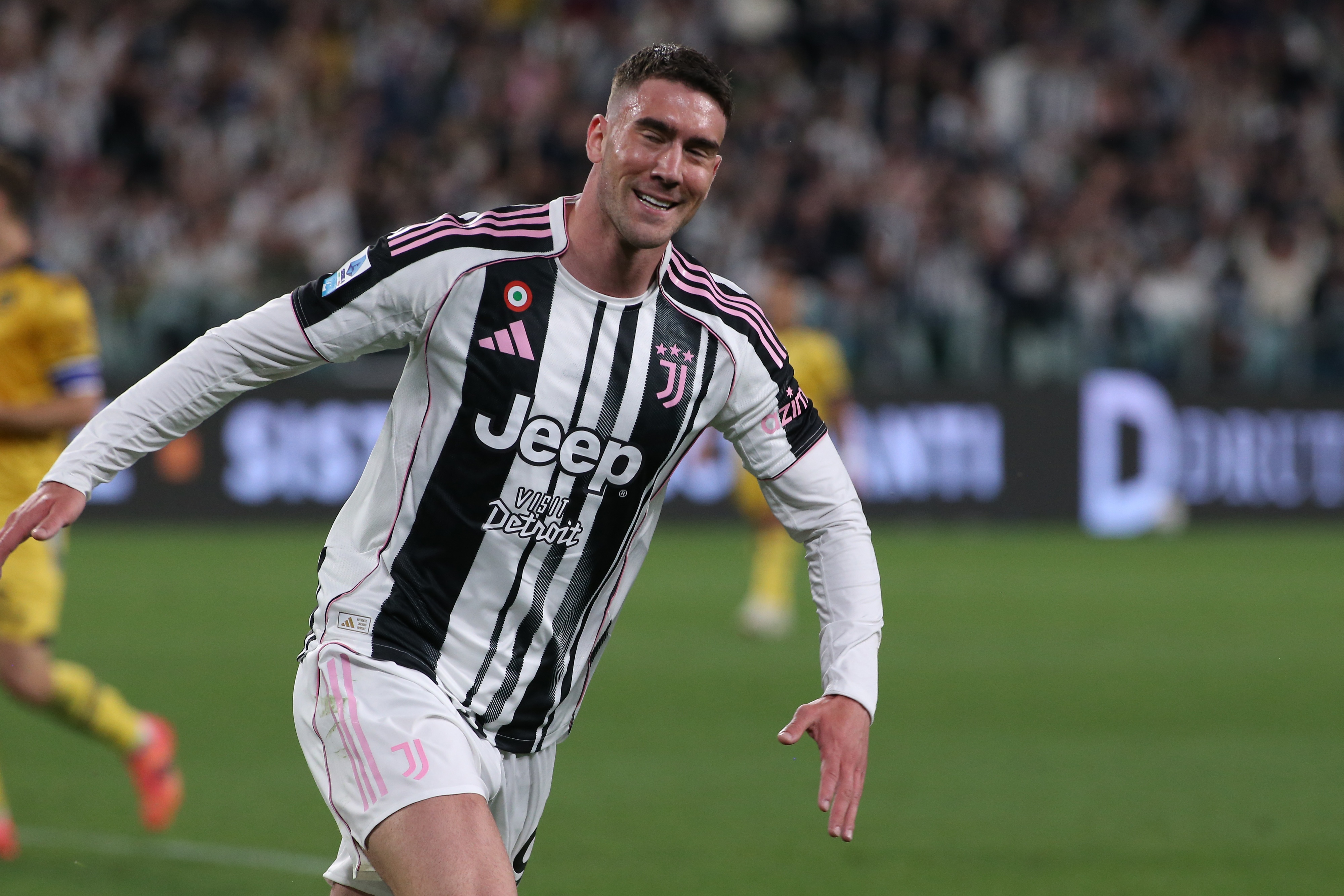 意天空：DV9转会没进展，1200万欧年薪难接盘&amp;除非有沙特球队介入