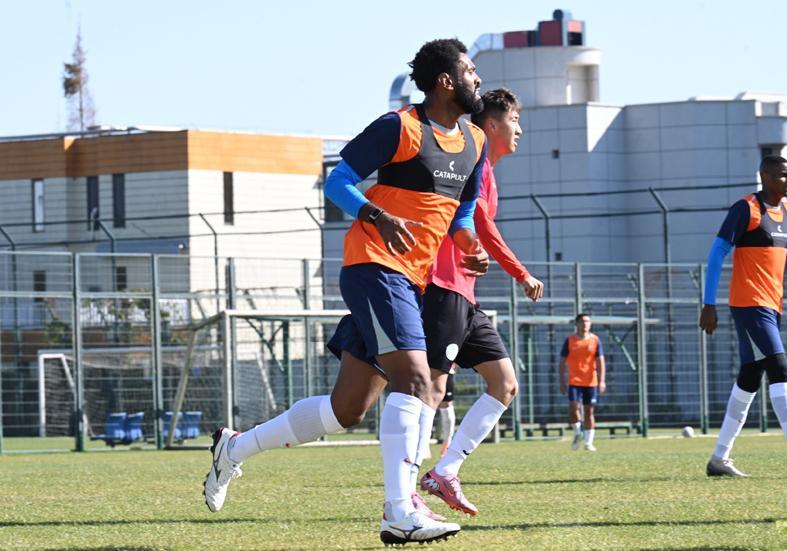 开云·体育 kaiyun 官方网站_kaiyun sports-3-2 2-1!玉昆击败功夫,英博击败亚泰两连胜 刘逸进球为留队加分