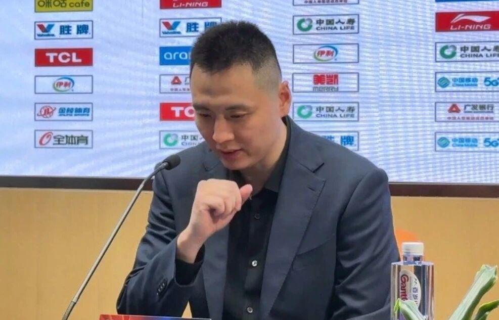 中国kaiyun·体育官方网站-上海男篮14连胜，卢伟赛后发言体现智慧，洛夫顿引卢伟不满被喷！