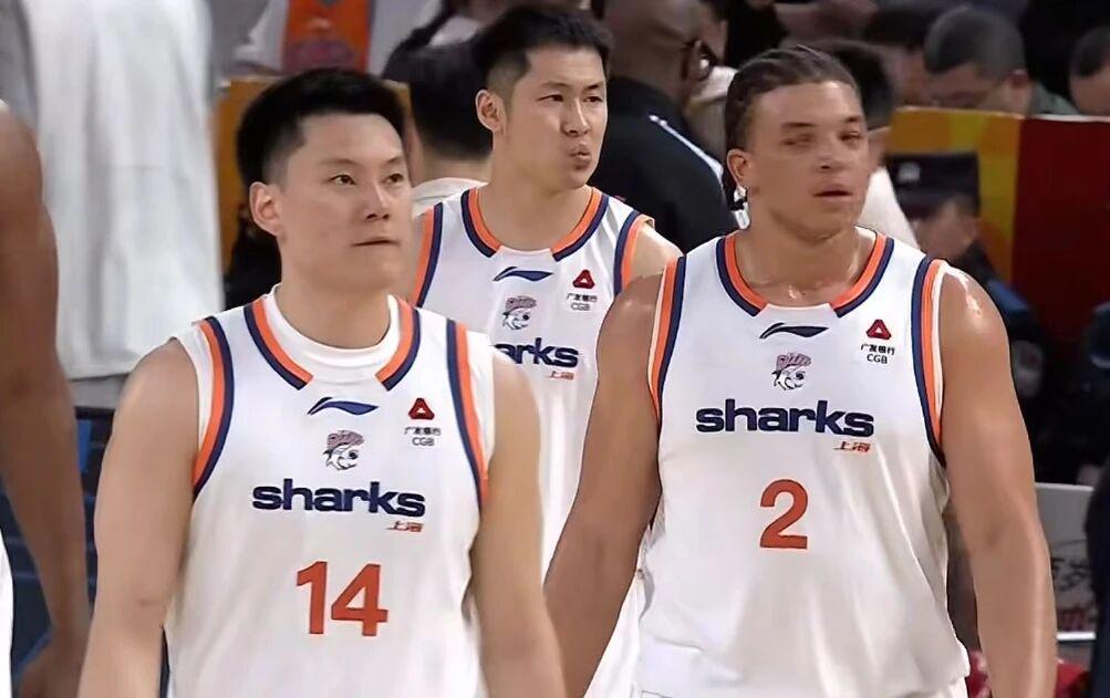 中国kaiyun·体育官方网站-上海男篮14连胜，卢伟赛后发言体现智慧，洛夫顿引卢伟不满被喷！